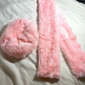 NWOT Girls Fuzzy Scarf and Hat Set